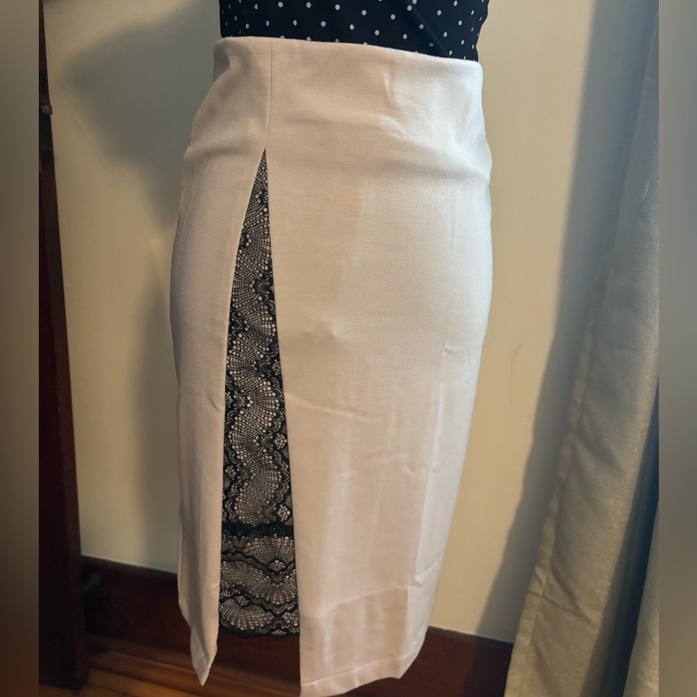 Stella- Pencil Cut Skirt-Ladies- Cream,Black Lace- NWOTSize 2-Stretchy Material